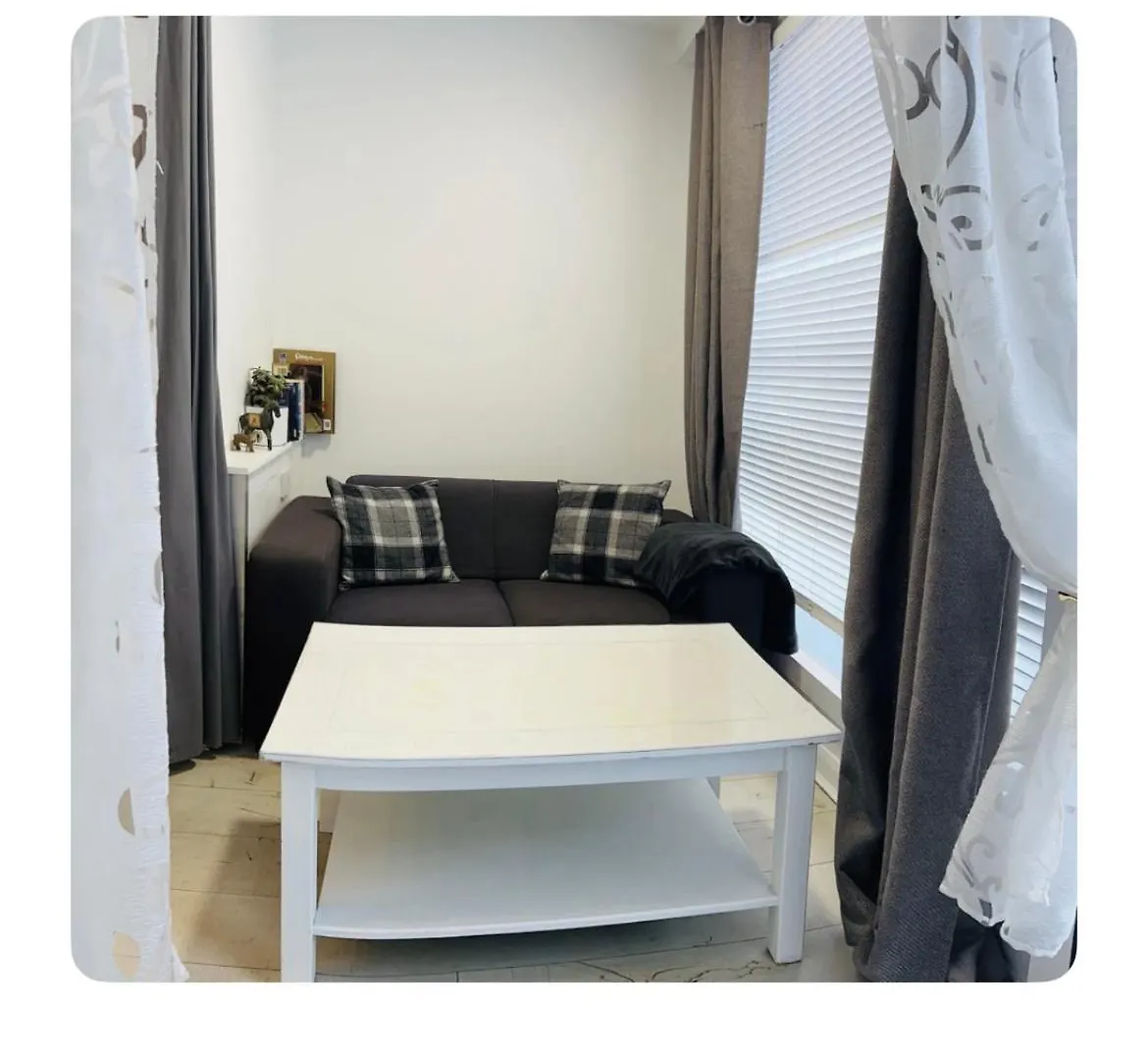 Central Haven - Walk To Beach, Train Station & City Center Brighton Apartment